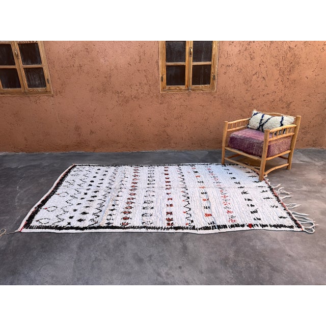 1980s Vintage White Moroccan Rug - 5'3" X 9'3" Ft For Sale - Image 9 of 10