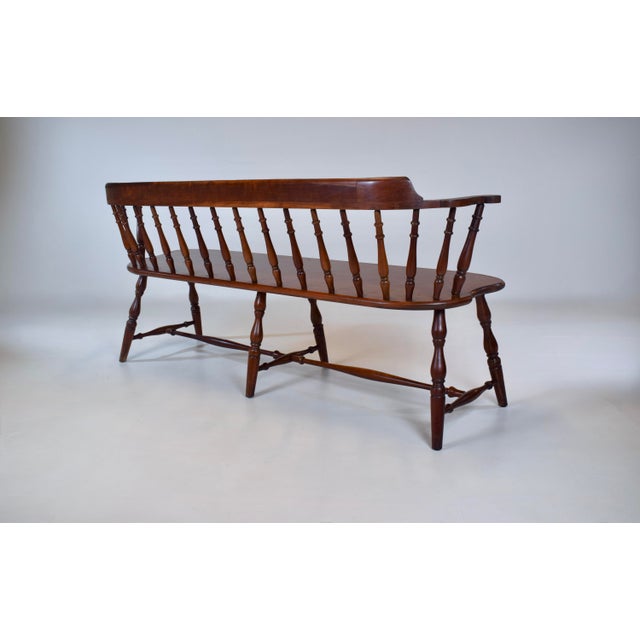 Philadelphia Windsor Style Lowback Bench Settee, 20th Century For Sale - Image 9 of 15