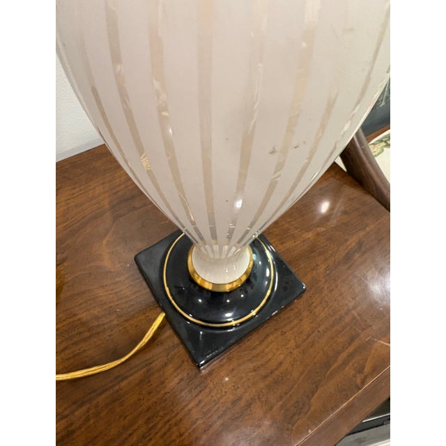 1960s 1960s Mid-Century Modern Black and White Urn Ceramic Lamp by Ethan Allen For Sale - Image 5 of 5