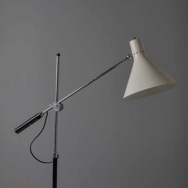 1950s Italian Articulating Floor Lamp Attributed to Arredoluce For Sale In Los Angeles - Image 6 of 16