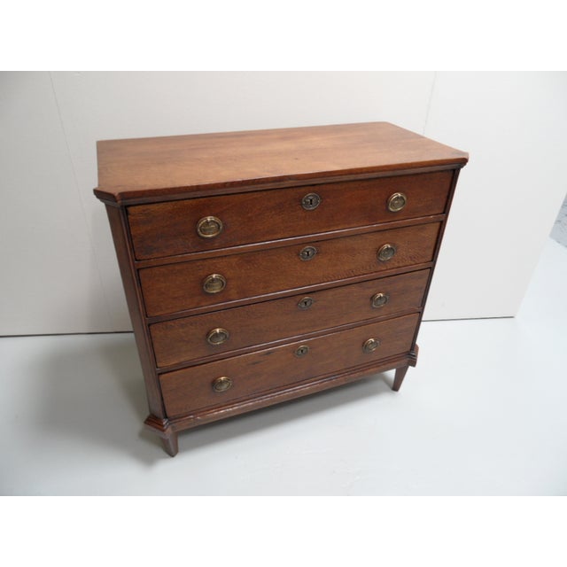 Dutch Chest of Drawers in Oak, in Very Good conditions. Designed before 1890