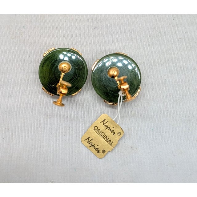 1970s Vintage Signed Napier Round Domed Green X Clip Earrings, 1974 For Sale - Image 5 of 10