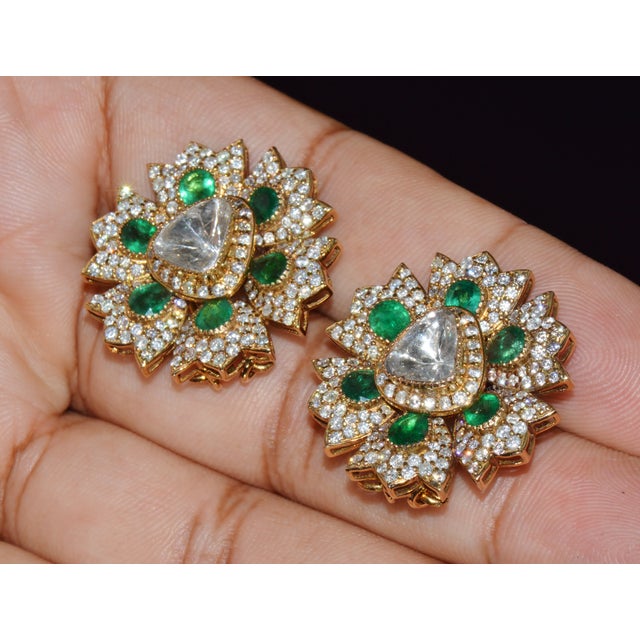 Gold Late 20th Century Pair of Estate Natural 6.40cts Diamond & Emerald Solid 18k Gold Floral Earrings For Sale - Image 8 of 13