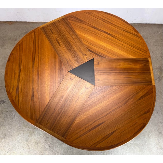 Danish Modern Expanding Model Dc06 "Lotus" Dining Table in Teak by Skovby Møbelfabrik, Denmark, C. 1970's For Sale - Image 12 of 12