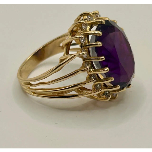 Mid 20th Century 14k Yellow Gold 9 Carat Oval Amethyst & Diamond Ring Size 6 For Sale - Image 5 of 10