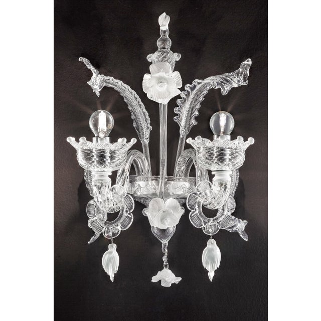 2020s Venetian Romantic Floral Transparent and White Murano Glass Wall Sconce For Sale - Image 5 of 6