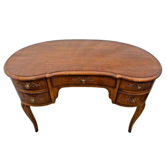 French 1980s Henredon French Desk Kidney Shaped Vanity Five Dovetail Drawers Petite Size For Sale - Image 3 of 13