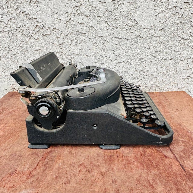 American 1930s Underwood Noiseless 77 Portable Typewriter For Sale - Image 3 of 17