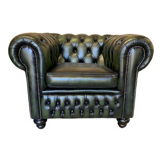 Vintage Mid-Century English Green Leather Button Tufted Chesterfield Club Chair For Sale