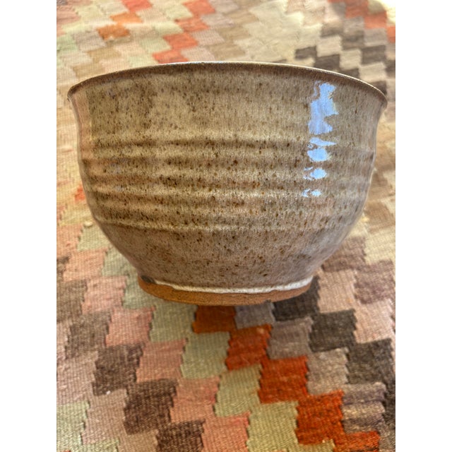1970s 1970s Signed Ann Campbell Studio Pottery Serving Bowl – 8.5-9” Handmade Stoneware For Sale - Image 5 of 10