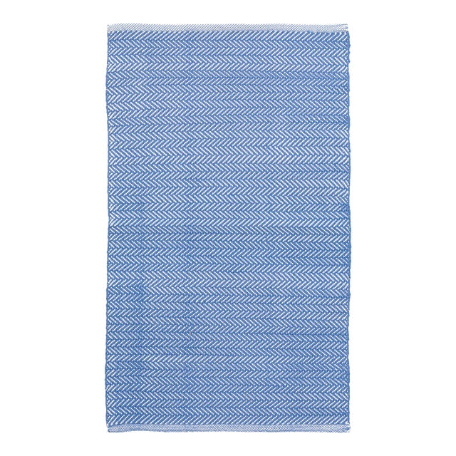 Dash & Albert by Annie Selke Herringbone French Blue/White Indoor/Outdoor Rug, 7' 6" x 9' 6" For Sale