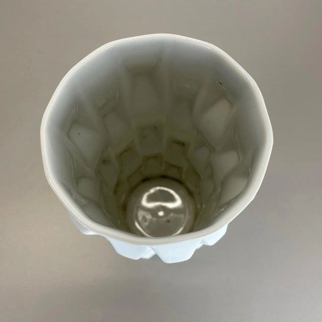 Op Art Porcelain Vase by Heinrich Fuchs for Hutschenreuther, Germany, 1970s For Sale - Image 15 of 18