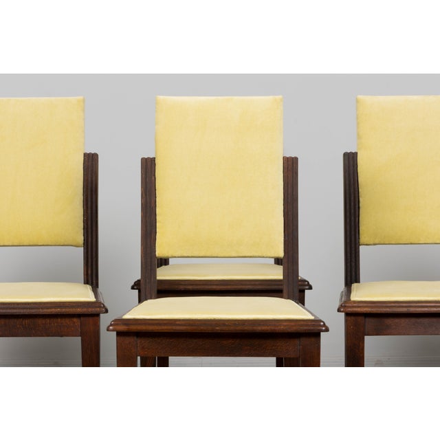 Sourced in Paris, this set of eight French Art Deco dining chairs dates to the 1930s. The chairs feature a clean,...