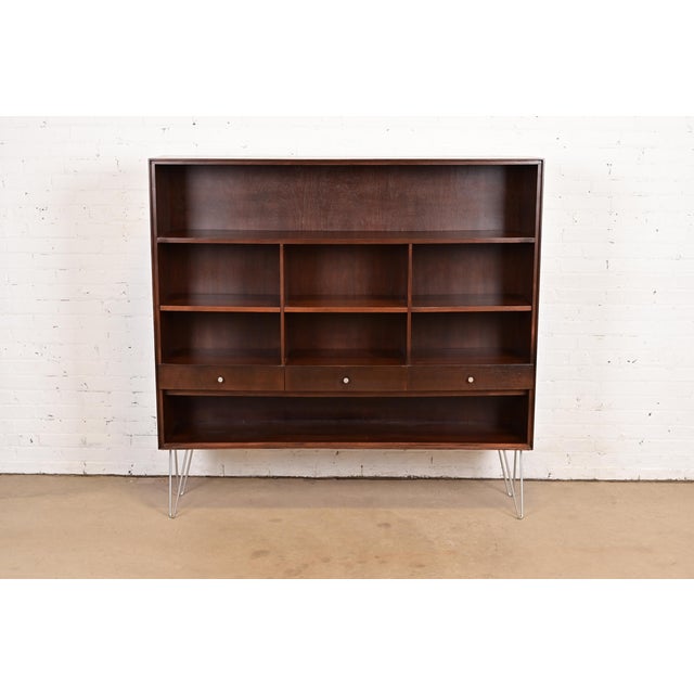 A sleek and stylish Mid-Century Modern bookcase or display cabinet By Paul McCobb for Lane Furniture, "Components"...