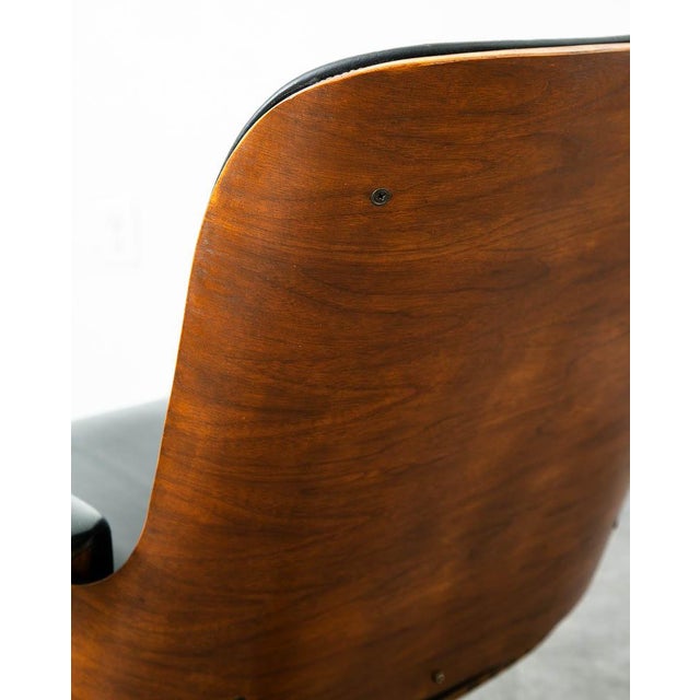 Brown 1960s Mid Century Modern Lounge Chair Plycraft Mr Chair Black Swivel George Mulhauser For Sale - Image 8 of 11