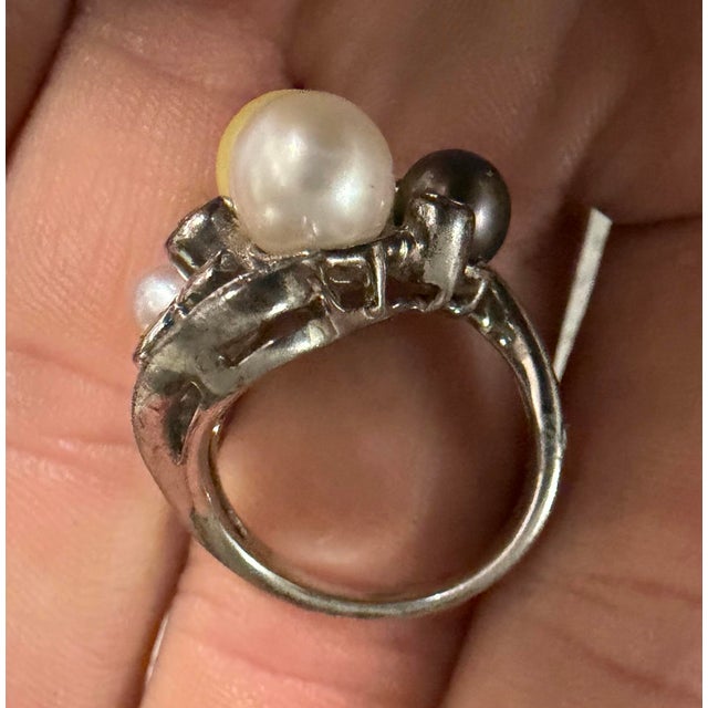 Art Deco 1990s Woman's Joseph Esposito Multi Color Pearl .925 Sterling Silver Ring Sz 6 For Sale - Image 3 of 7