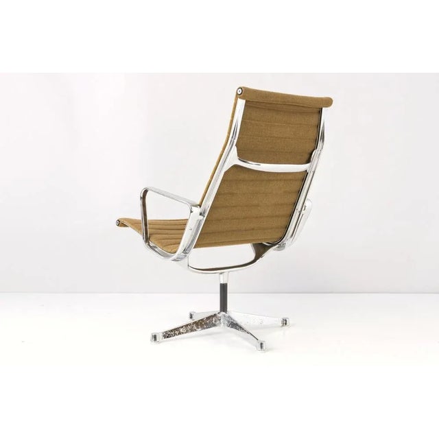 Mid-Century Modern Model 682 Swivel Armchair by Charles & Ray Eames for Herman Miller, 1958 For Sale - Image 3 of 18