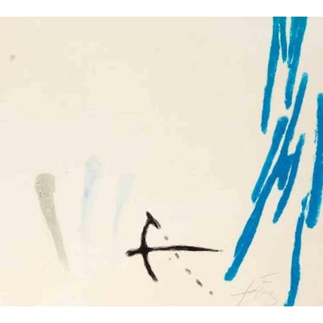 Arc Blau is an original contemporary artwork realized by Antoni Tapiès in 1972. Colored etching with carborundum on laid...