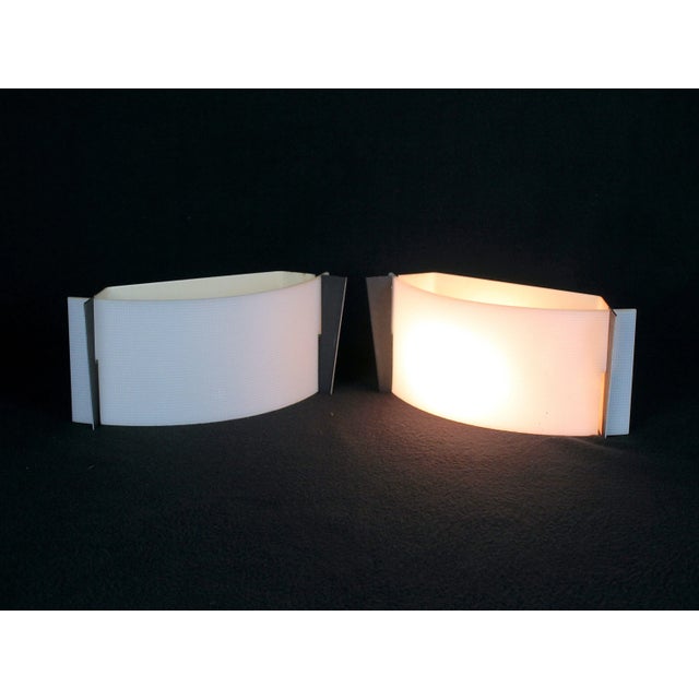 Mid-Century wall lamp in white perspex and black metal. France 1950's/1960's. Diffuser in white perspex with embossed grid...