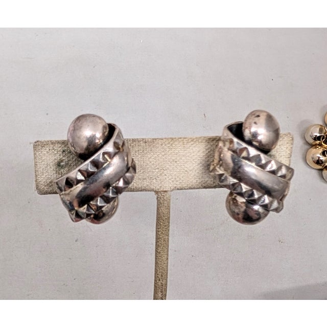 Vintage Signed Napier Modernist Silvertone Scroll Clip Earrings-2 Pieces For Sale In Philadelphia - Image 6 of 8
