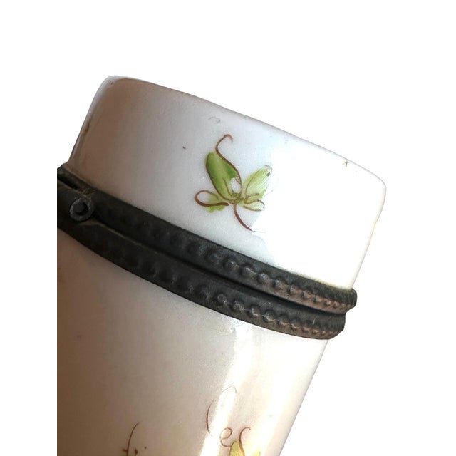 Antique French Hand-Painted Porcelain Needle Étui With Bird Clasp – Sèvres Style For Sale - Image 9 of 9