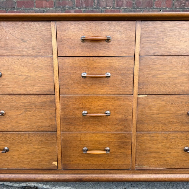 Henredon Henredon Heritage Mid Century Dresser For Sale - Image 4 of 12