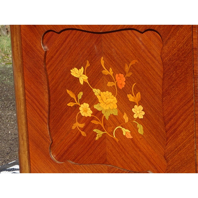 Small Louis XV Style Marquetry Display Case, 1950s For Sale - Image 12 of 18