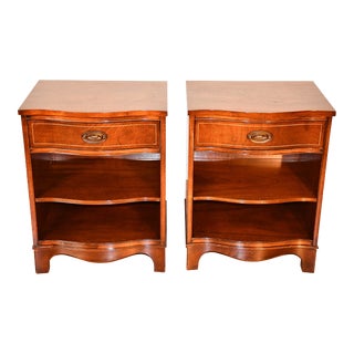 1930 Pair of English Regency Mahogany Nightstands / Bedside Tables For Sale