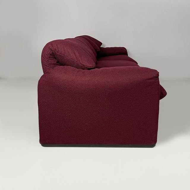 Italian Modern Burgundy Fabric Maralunga Sofa by Vico Magistretti for Cassina, 1970s For Sale - Image 3 of 14