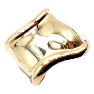 Late 20th Century Tiffany & Co. Peretti Yellow Gold Medium Bone Cuff Bracelet For Sale