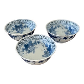 Mid 20th Century Oriental Japanese Grape Leaf Rice Bowls - Set of 3 For Sale