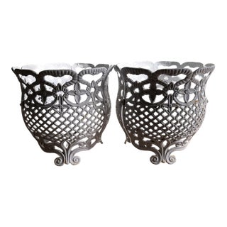 1940s Pair of French Garden / Victorian Style Lace-Like Lattice Openwork Cast Iron Garden Planters in Aged White, 2 Pieces For Sale