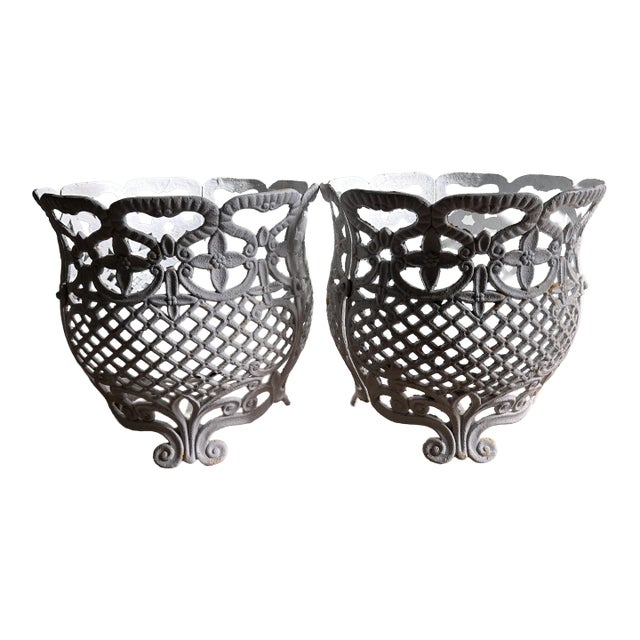 1940s Pair of French Garden / Victorian Style Lace-Like Lattice Openwork Cast Iron Garden Planters in Aged White, 2 Pieces For Sale