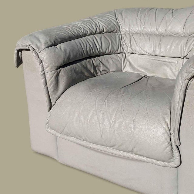 Gray Late 20th Century Natuzzi Italian Leather Lounge Chair in Light Gray, Mid-Century, Postmodern For Sale - Image 8 of 11