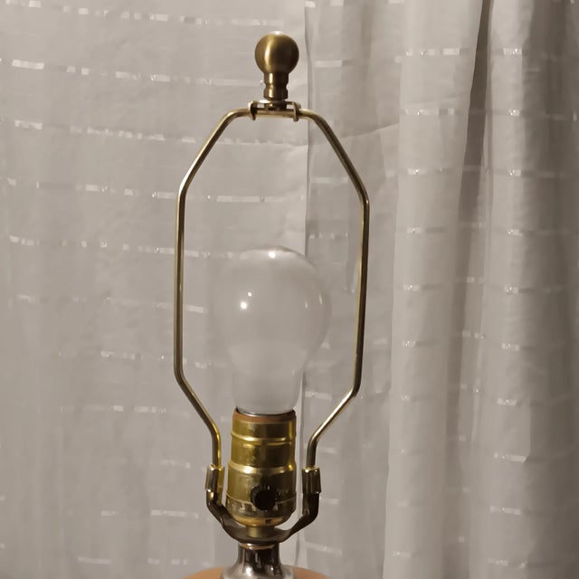 Late 20th Century Vintage & Elegant Coral Colored Glass Ginger Jar Table Lamp With a Brass Base For Sale - Image 5 of 13