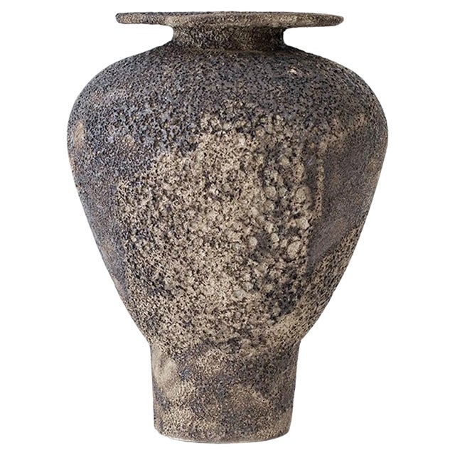 Isolated N.7 Stoneware Vase by Raquel Vidal and Pedro Paz For Sale