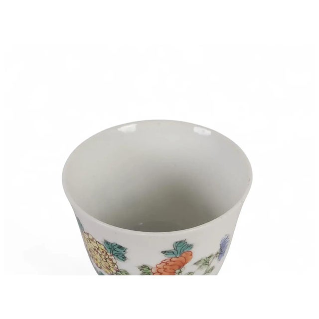 19th Century Antique Chinese Chien Lung Qianlong Porcelain Tea Cups - A Pair For Sale - Image 5 of 9