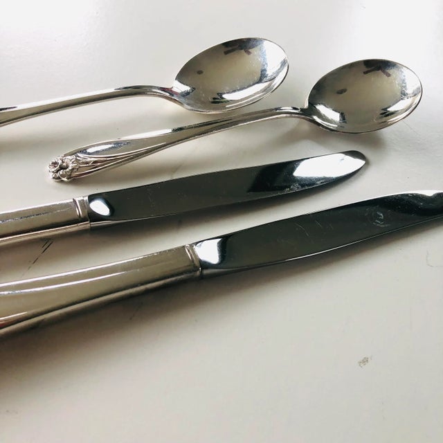 1950's silver plated 2 round soup spoons and 2 knives in "Daffodil" Pattern Flatware , Makers mark reads "1847 Rogers...