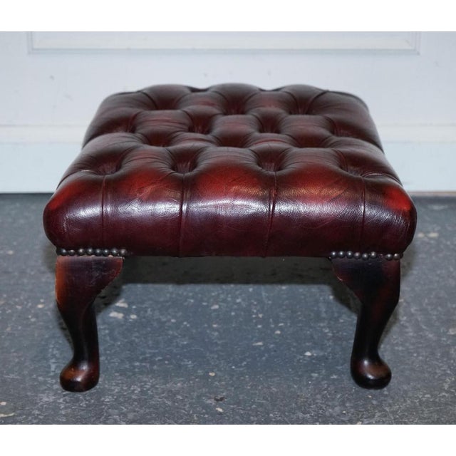 Vintage Burgundy Leather Chesterfield Queen Anne Legs Ottoman For Sale - Image 11 of 13