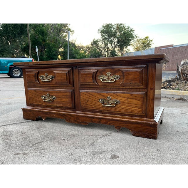 Mid-Century Modern Vintage Cedar Blanket Chest From Lane Altavista For Sale - Image 3 of 12