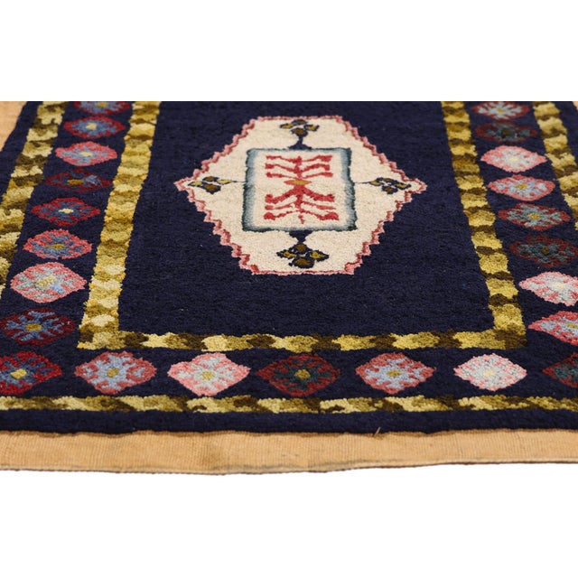 Vintage American Hooked Rug, 02'00 X 03'00 For Sale - Image 4 of 10