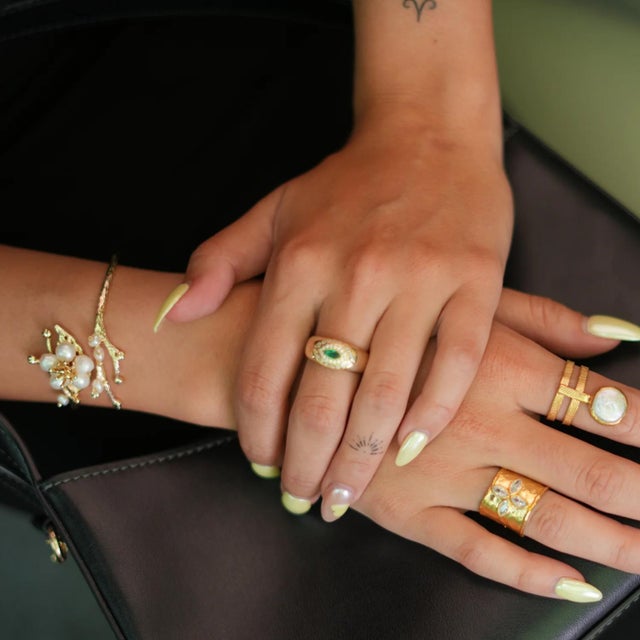 Floral Pearl & Gold Elegant Bridal Bracelet For Sale - Image 4 of 8