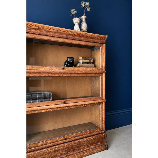 English Oak Sectional Barrister Bookcase in the style of Globe-Wernicke, 1910s For Sale - Image 6 of 12