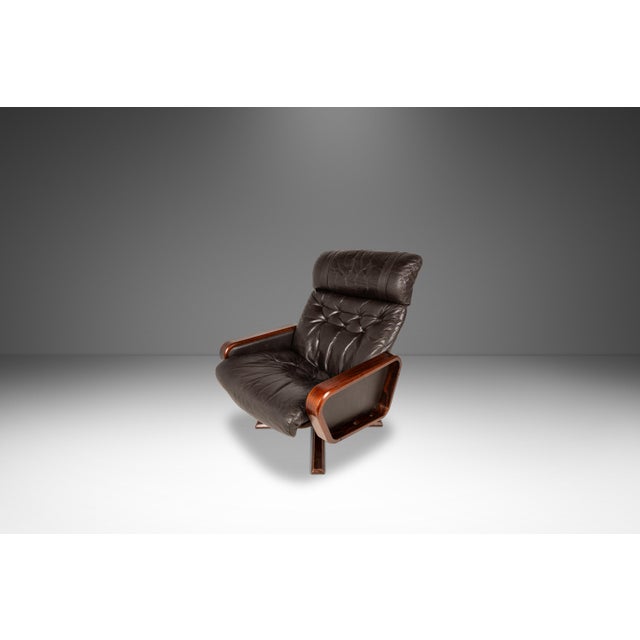 Scandinavian Modern Recliner High-Back Lounge Chair & Ottoman Attributed Soda Galvano for Vatne Mobler, Norway, C. 1970s For Sale In Orlando - Image 6 of 18