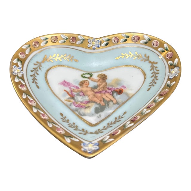 Sèvres-Style Porcelain Heart Trinket Dish With Hand-Painted Cherubs For Sale