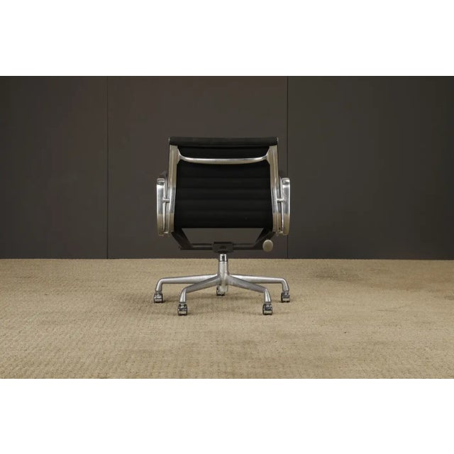 'Aluminum Group' Swivel Chair by Charles Eames for Herman Miller, 1980s, Signed For Sale In Los Angeles - Image 6 of 18