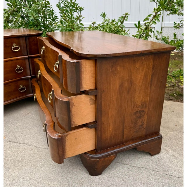 Pair of English Georgian Chippendale Style Serpentine Front 3-Drawer Nightstands For Sale - Image 13 of 16