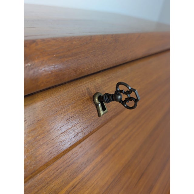 Solid teak writing desk Sturdy construction. The writing desk is made of solid teak. The desk has 6 drawers. Dimensions:...