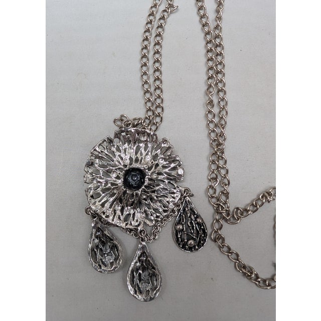 Vintage Signed Napier Silvertone Brutalist Pendant Necklace For Sale In Philadelphia - Image 6 of 9