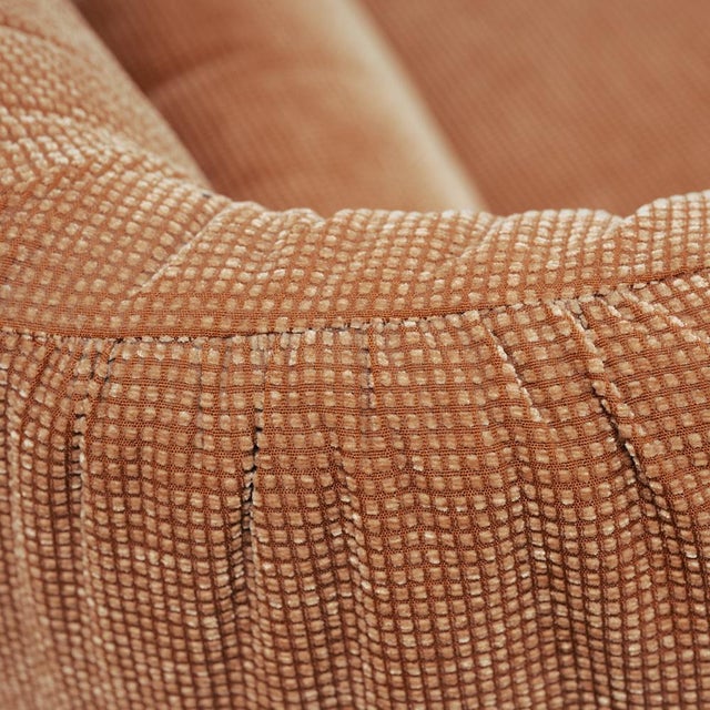 Portovenere Wingback 3-Seater Sofa in Peach Upholstery by Vico Magistretti for Cassina, Italy, 1980s For Sale - Image 15 of 18